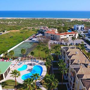 Praia Da Lota Resort - Beachfront Apartments